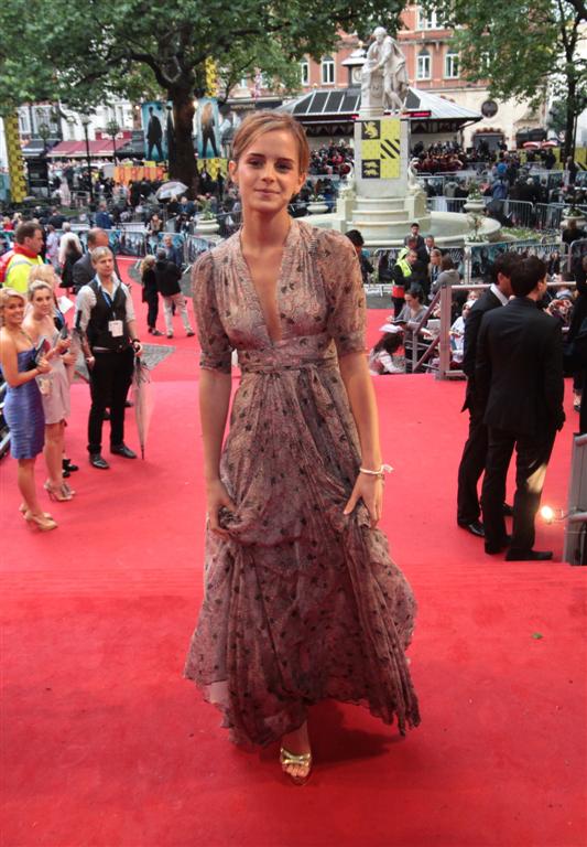 Emma Watson, après la culotte, le décolleté 26 juillet 2009